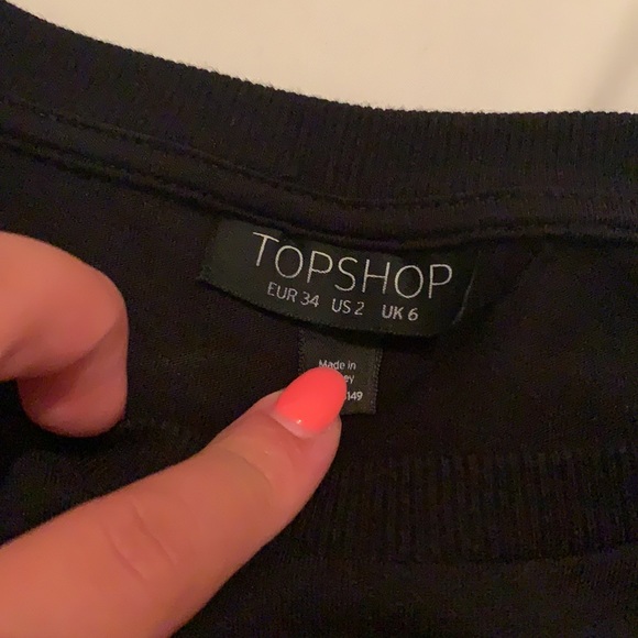 Laced Detailed Cropped Tee - Picture 3 of 3